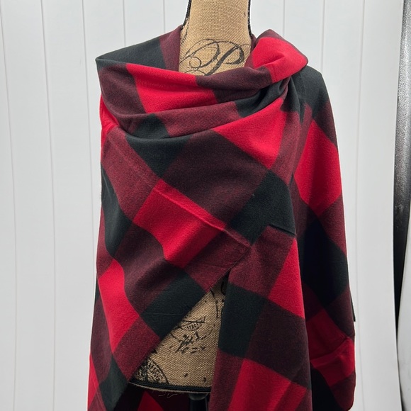 🆕Shawl Ruana Wrap Buffalo Check Black Red Multiple Use Soft One Size - Picture 5 of 7